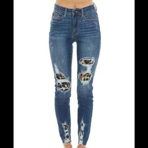 JUDY BLUE Mid Rise Distressed Skinny Jeans With Leopard Print Patch